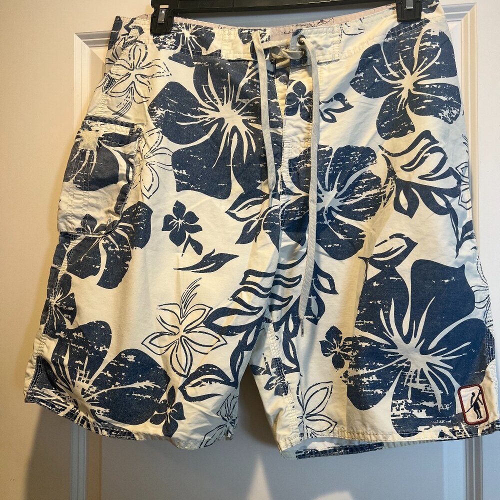 Toes on the Nose Board Shorts. White & blue, size 34